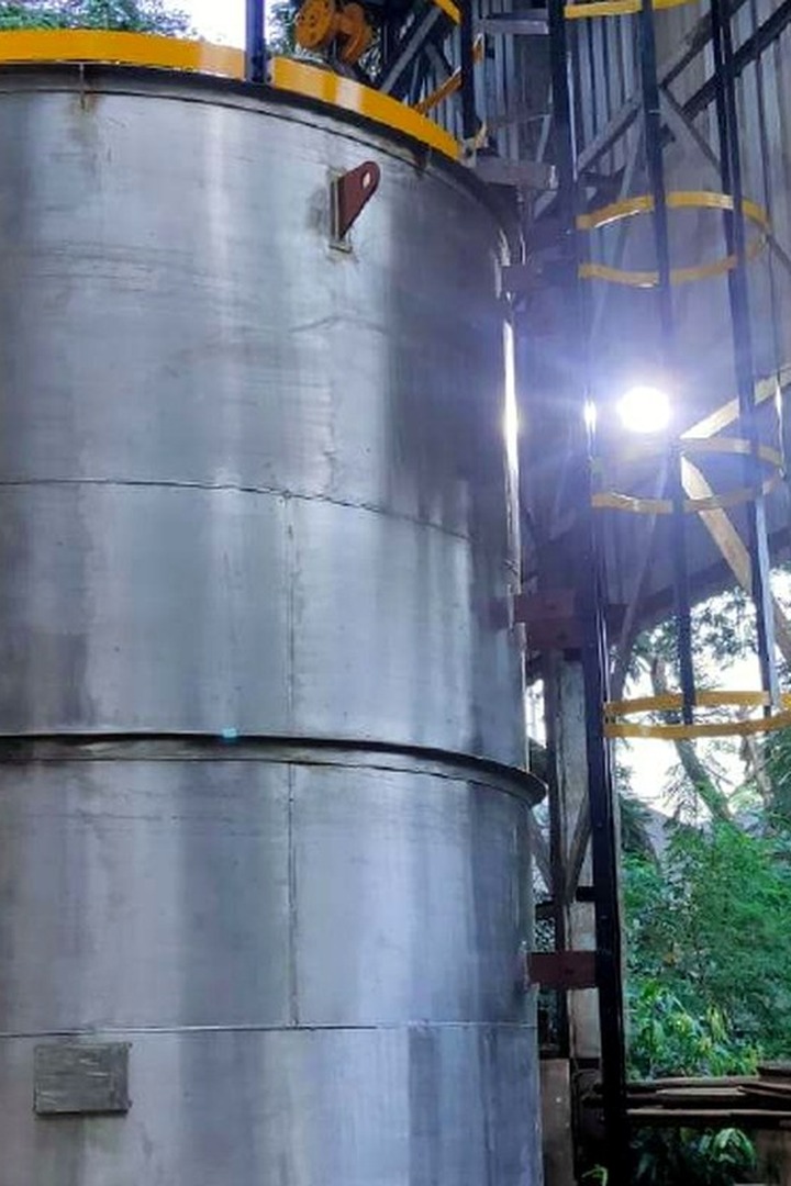 Stainless steel storage tank